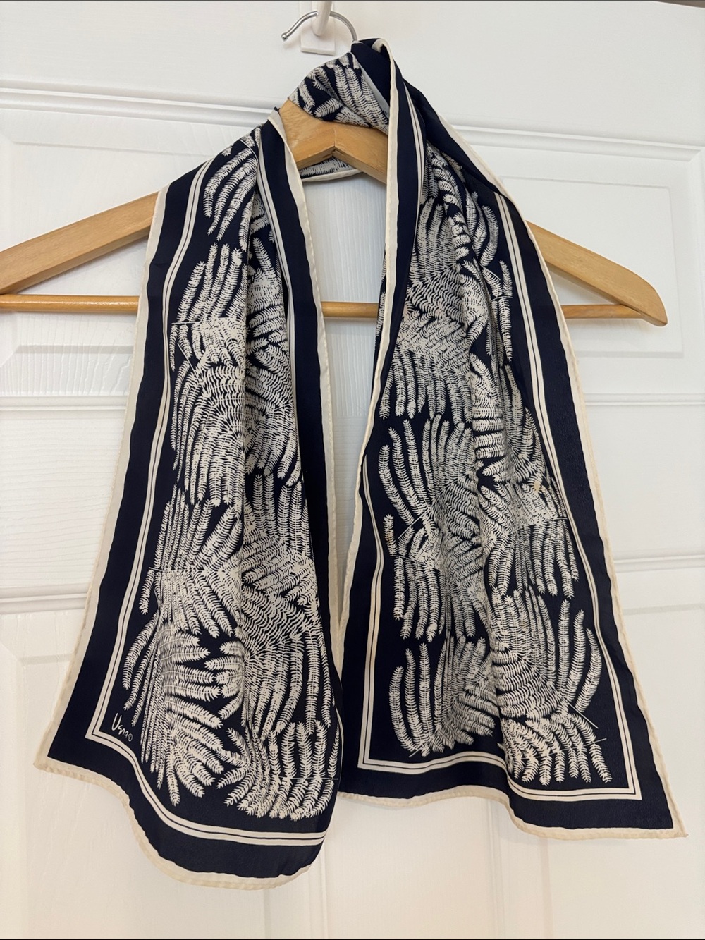 Vintage VERA NEUMANN silk scarf hand rolled hand stitched navy blue cream 10”x47